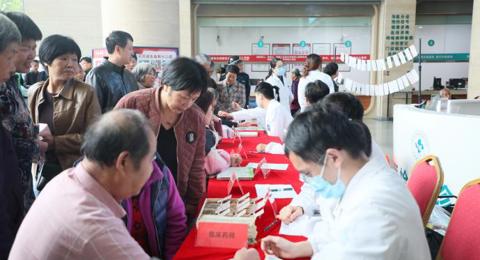 微戰(zhàn)無敵，智勝菌海——我院開展世界提高抗生素認(rèn)識(shí)周活動(dòng)