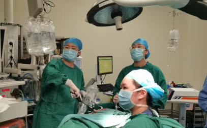 52歲阿姨腹痛送醫(yī)，竟是宮外孕大出血......更年期腹痛別大意！